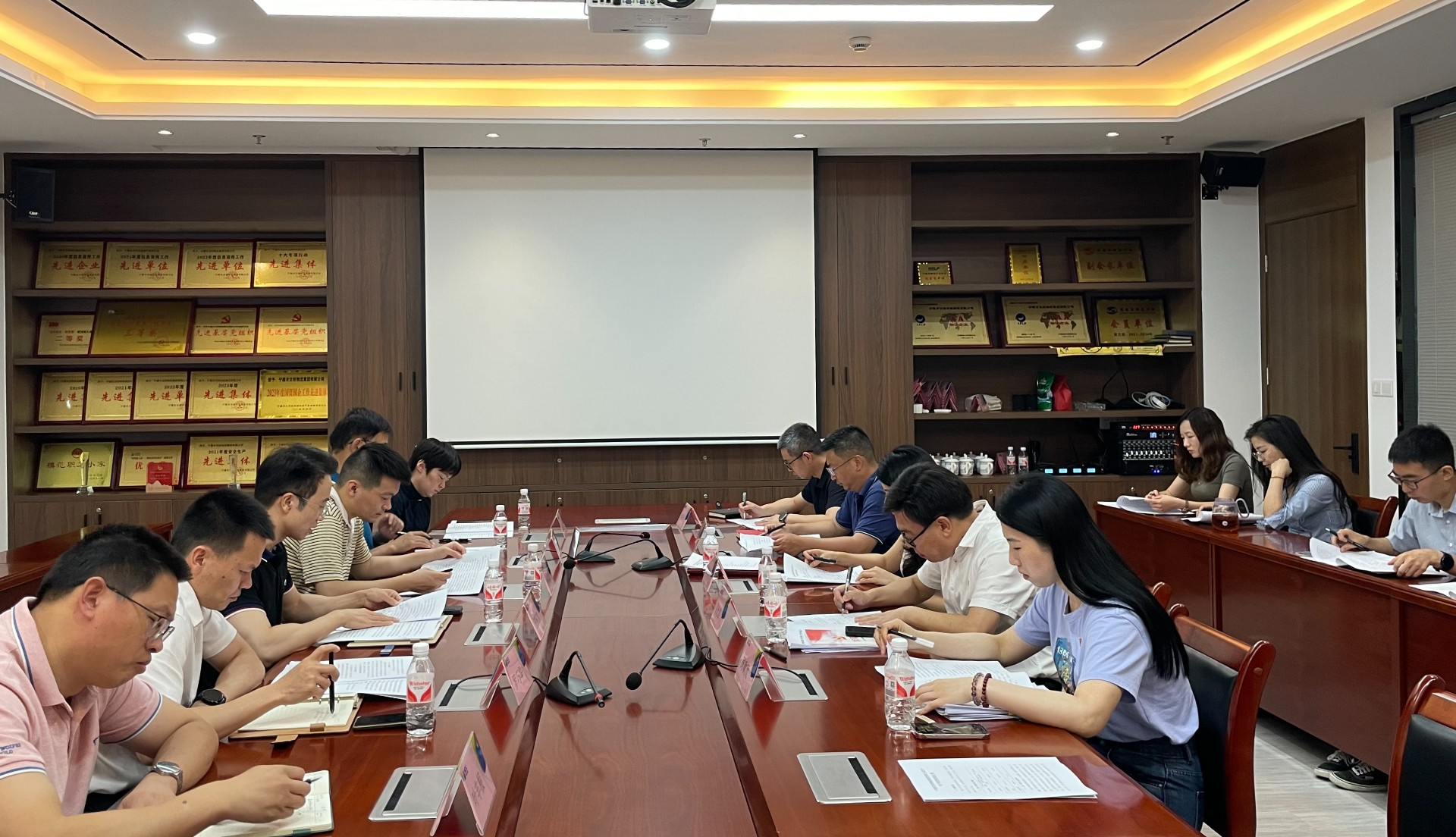 講黨性守黨規(guī)嚴黨紀——市交投集團領導赴市交投物流集團開展聯(lián)系點工作，葉嵐清拍攝2.jpg